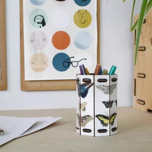 gezeichnete Schmetterlinge Stiftebox